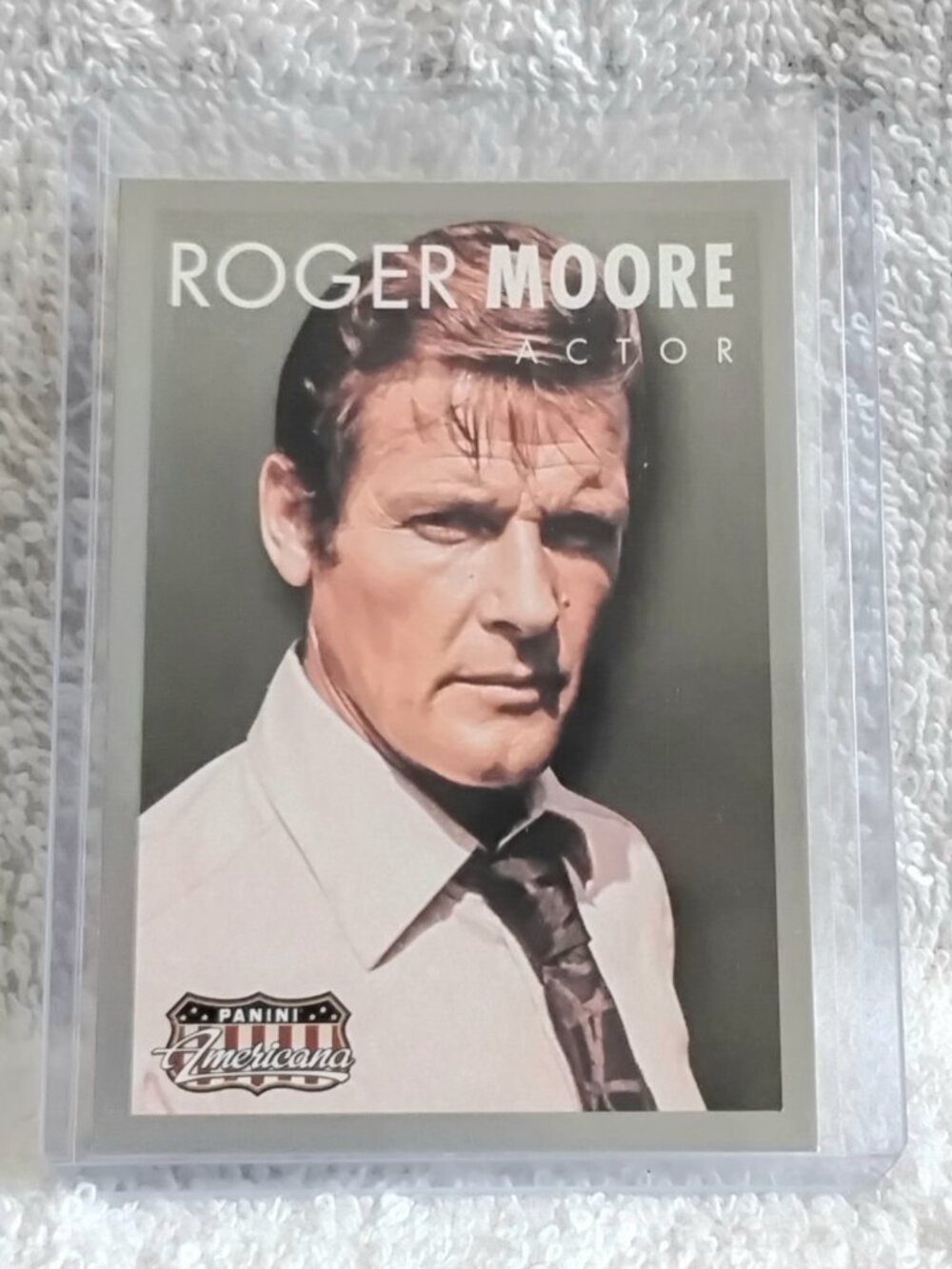 5/$20 Mint 2015 Panini Roger Moore Actor Americana Card No. 51!!